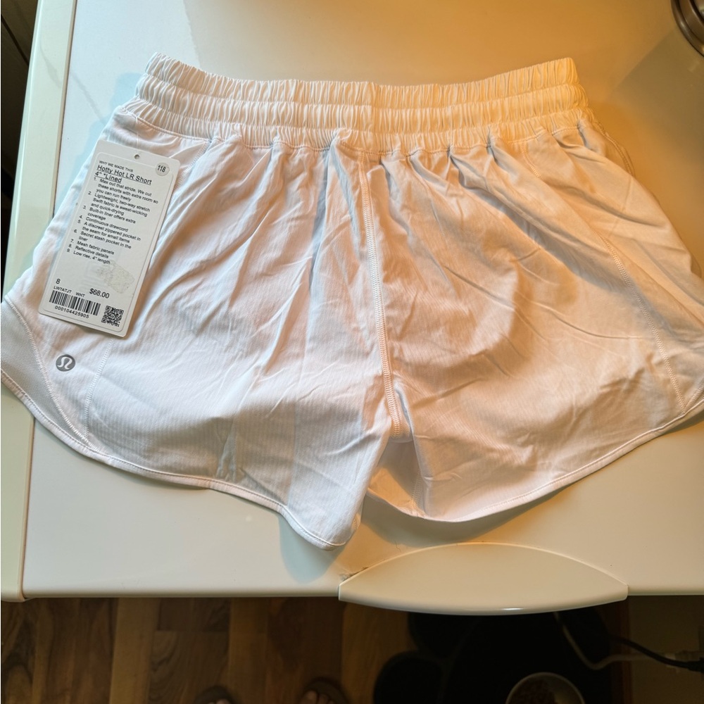 lululemon athletica Women's White 4” Hotty Hot Athletic Shorts NWT!!